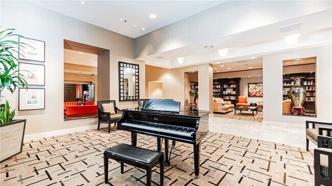 Building Photo - 10724 Wilshire Blvd