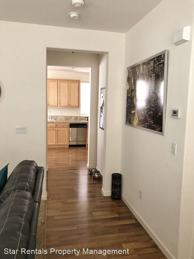 Building Photo - 3 br, 2.5 bath House - 207 MOSCATO