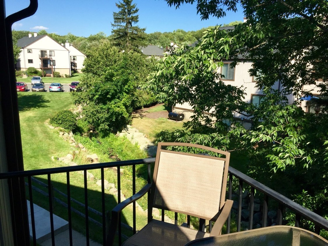 Balcony - 7109 Dell Pl