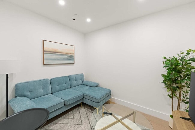 Building Photo - 19 St Marks Pl