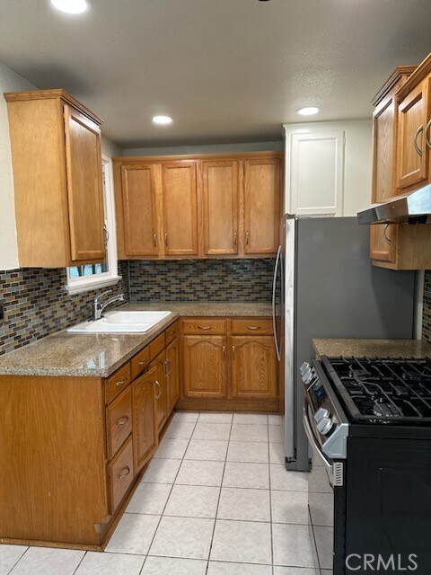 Building Photo - 15702 Halldale Ave