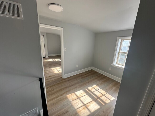 Building Photo - 32_513