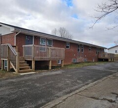 Building Photo - 127 Patrick Ln