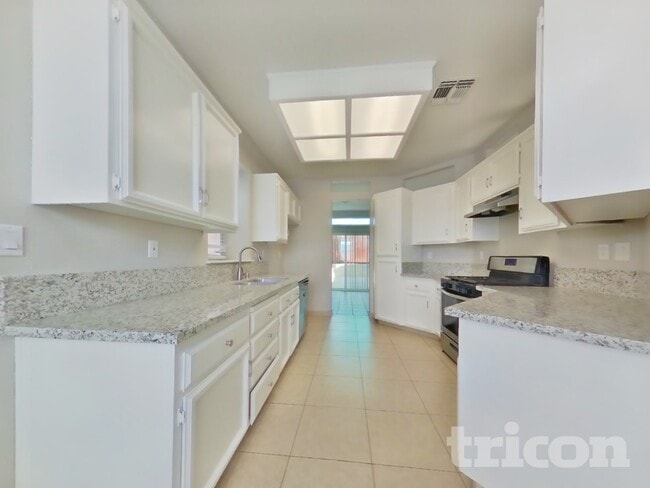 Building Photo - 4149 Shandwick Dr