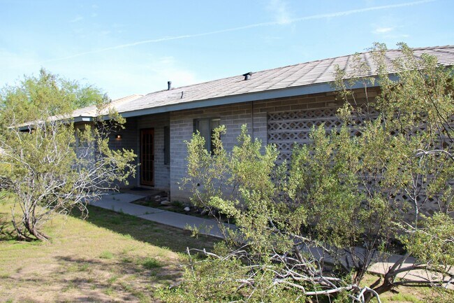 Building Photo - 6939 E Sunnyvale Rd