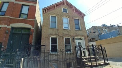 Building Photo - 1647 W Julian St