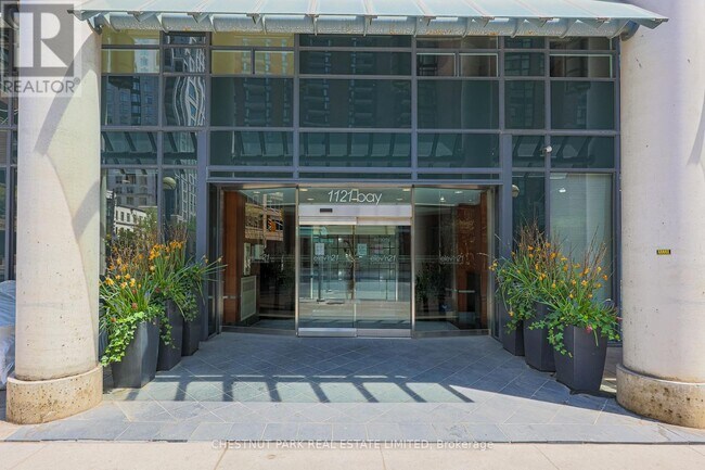 Photo du bâtiment - 1121 Bay St.