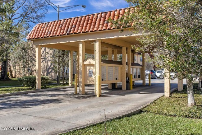 Building Photo - 3906 Mission Dr