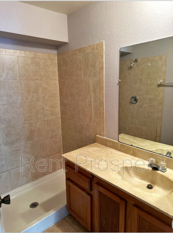 3944 Versailles Dr Unit B, Orlando, FL 32808 Condo for Rent in