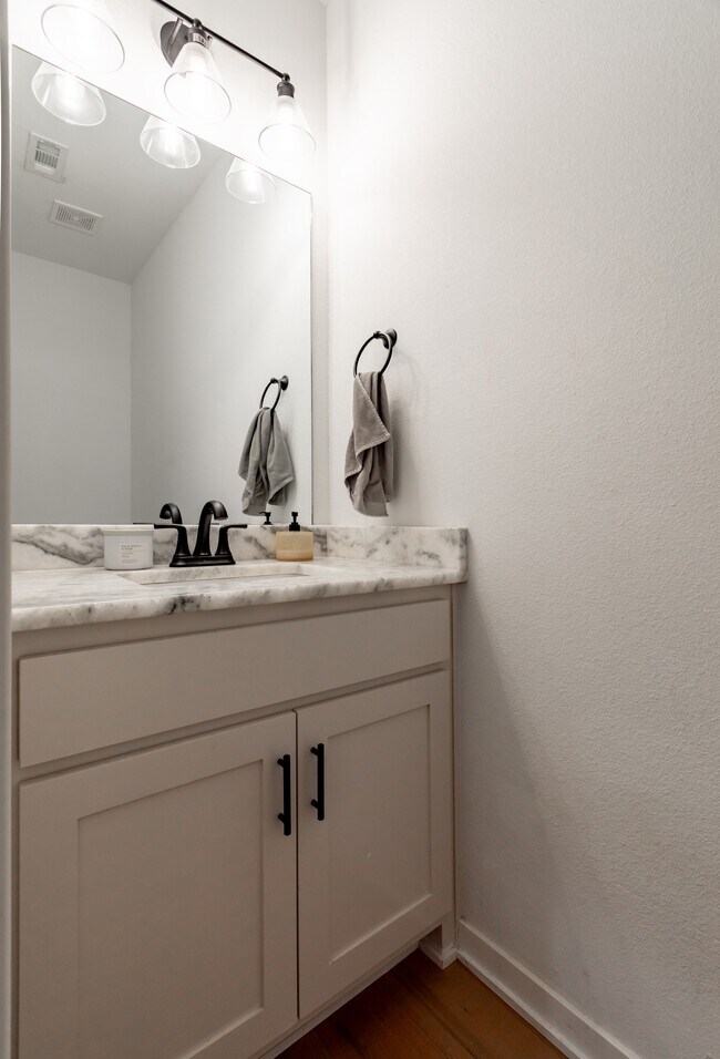 Building Photo - Holly Luxury Living