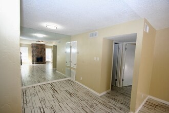 Building Photo - 17331 Red Oak Dr