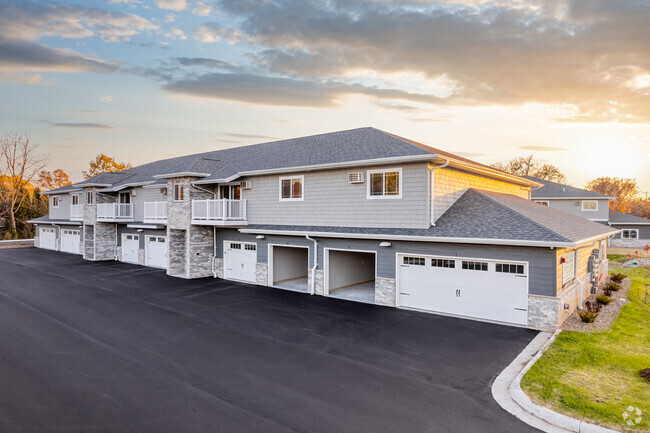 Building Photo - Fox Trail Crossing