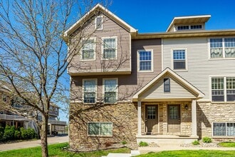 Building Photo - 3600 SE Glenstone Dr