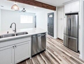 Building Photo - 2001 N Fm