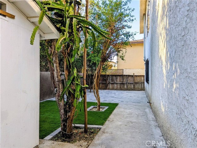 Building Photo - 927 Freeman Ave