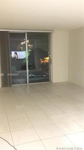 Building Photo - 9310 Fontainebleau Blvd