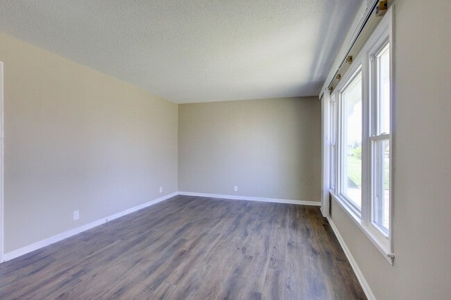 Building Photo - Four Bedroom with Bonus Room and a detache...