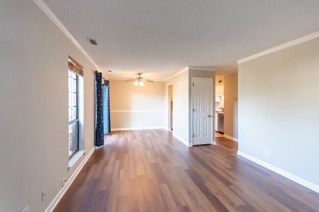 Building Photo - Fantastic, Convenient Brentwood Location! ...