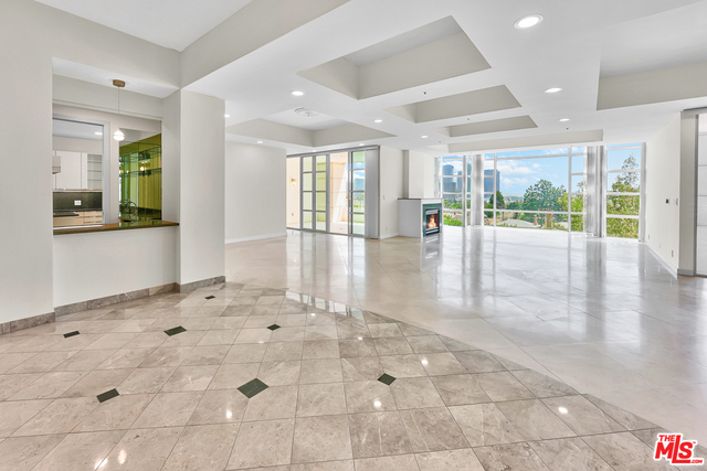 Building Photo - 10380 Wilshire Blvd