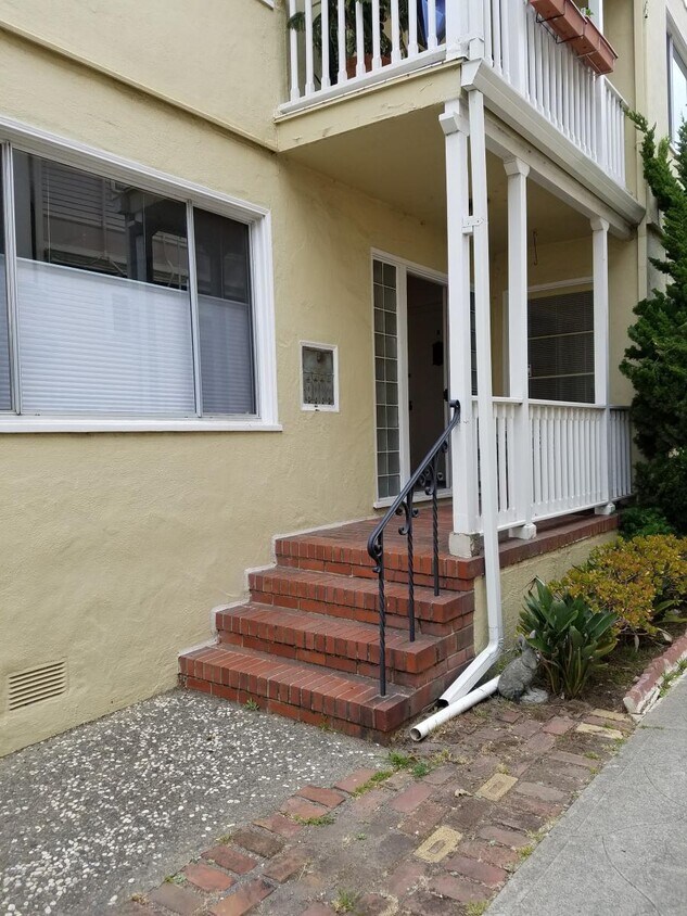 Foto principal - 1825 Clinton Ave