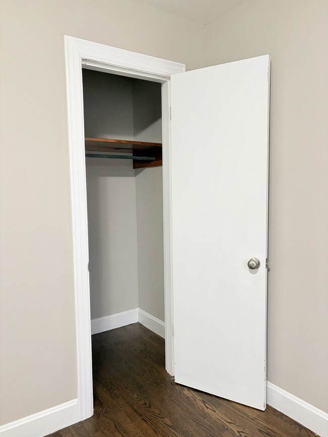 Building Photo - 1405 Kenton St