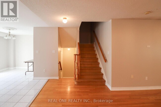 Building Photo - 3280 Ridgeleigh Heights