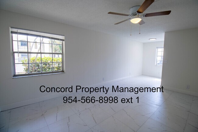 Foto del edificio - MAY FREE! Beautiful 2/1 with Brand New Flo...