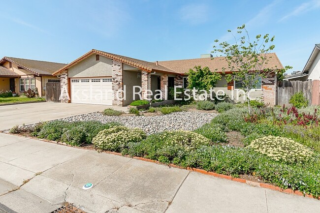 Building Photo - Manteca
