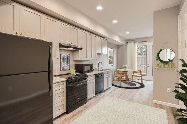 Building Photo - Accessible Townhome near Edgewater!