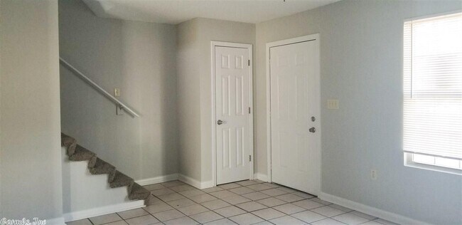 Building Photo - 9409 Lew Cir