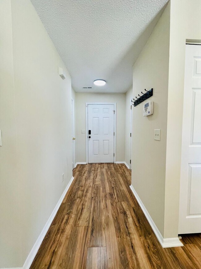 Foto del edificio - 3038 Regency Oaks Dr