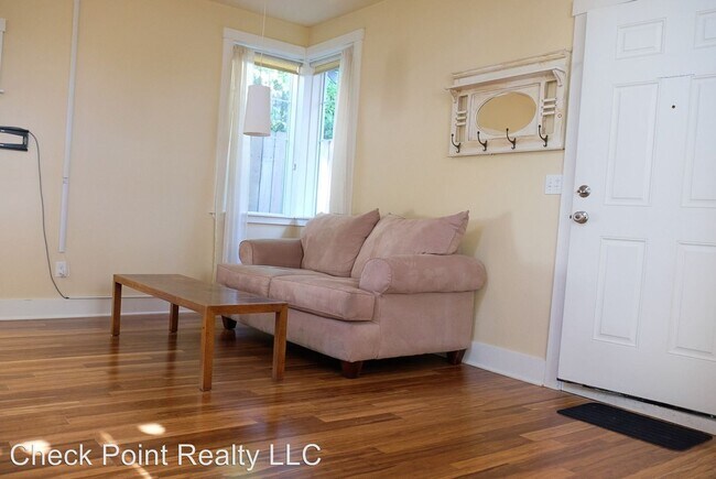 Building Photo - 1 br, 1 bath House - 5716 SE 21st Ave