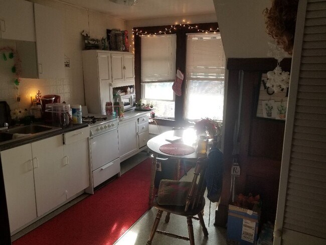 Kitchen - 241 Grant Ave
