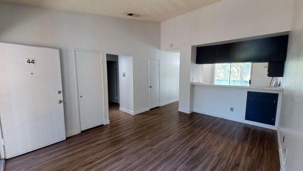 Primary Photo - PRICE REDUCTION!! Cozy 2 Bedroom 1 Bathroo...