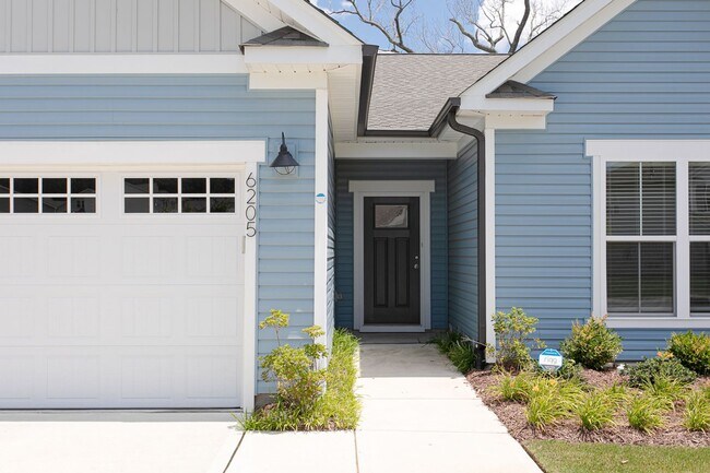 Building Photo - Beautiful 4-bedroom, 2-bath Home with Lake View!
