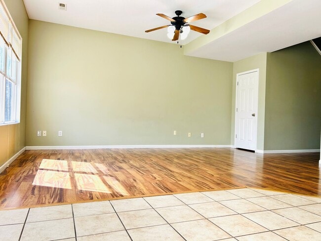 Building Photo - Large 3 bedroom Home, North Park Area