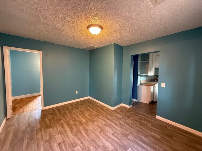 Building Photo - 3 Bed 1 Bath home!