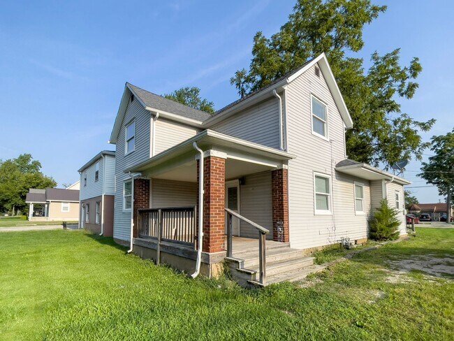 Building Photo - PRELEASING for AUGUST! Close to Campus