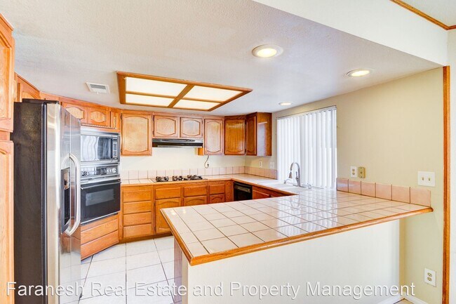 Building Photo - 4 br, 3 bath House - 3452 Shamrock Ave