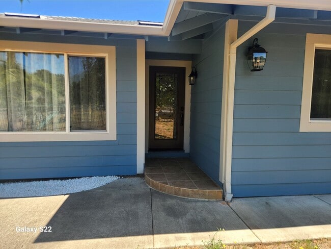 Building Photo - Must See, Incredible 3 bedroom, 2 bathroom...
