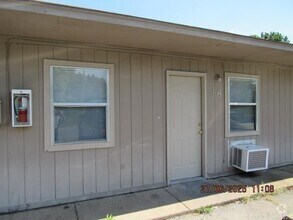 Building Photo - 1313 McNutt Rd