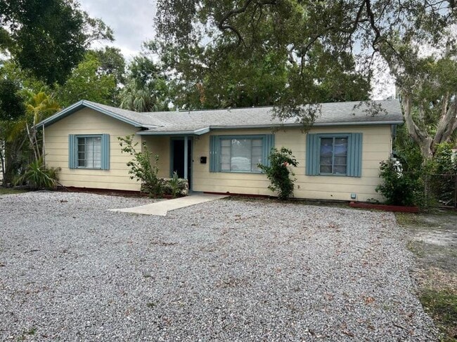 Building Photo - 4.0 bedroom in St. Petersburg Florida 33703