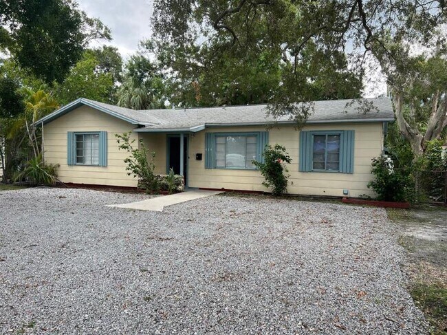 Foto del edificio - 4.0 bedroom in St. Petersburg Florida 33703