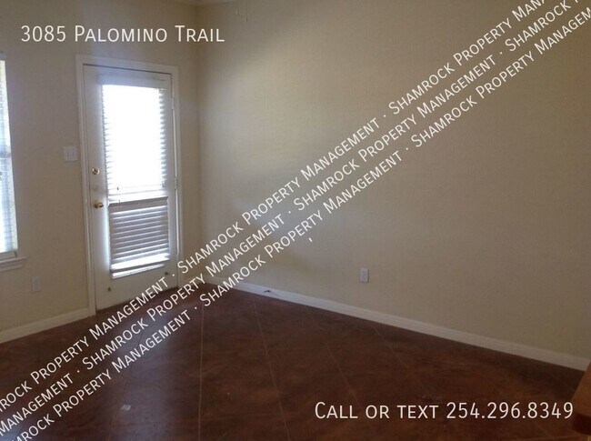 Building Photo - Duplex in Surrey Ridge!