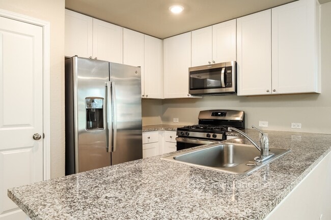 Building Photo - 5622 Basilica Pl