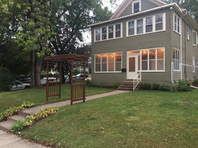 Large corner lot directly across from Audubon Park in Northeast! - 1201 29th Ave NE