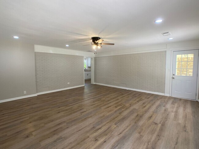 Foto del edificio - WOW! Newly renovated 3 bedroom home! Great...