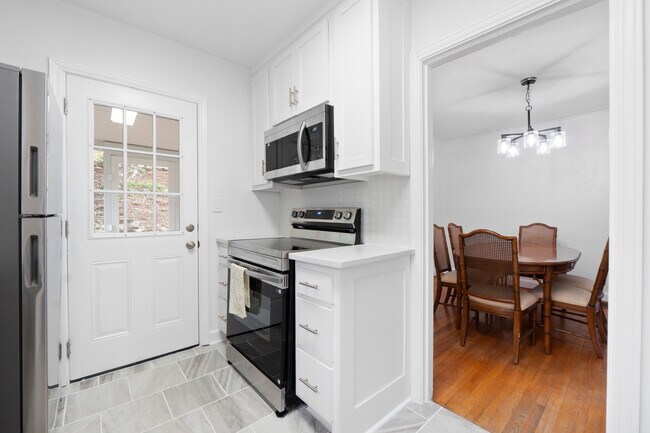 Building Photo - 1504 Hixson Pike