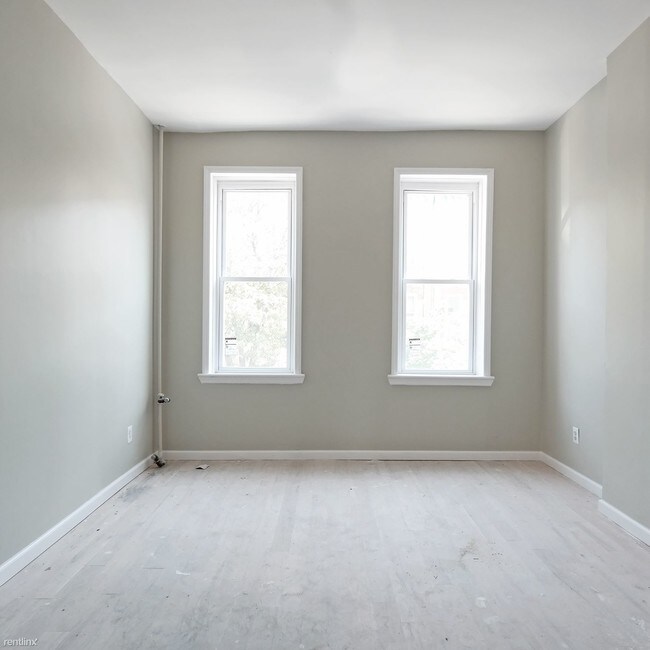 Building Photo - 155 Bleecker St