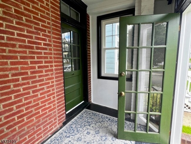 Building Photo - 60 Montague Pl